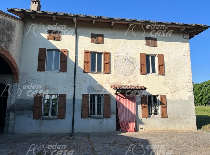 R42-170 - Roccabianca, casa indipendente 4 camere