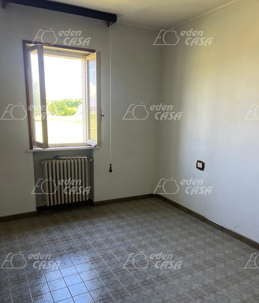 R42-170 - Roccabianca, casa indipendente 4 camere