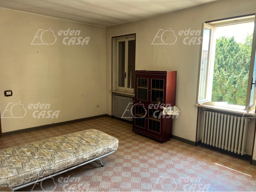 R42-170 - Roccabianca, casa indipendente 4 camere