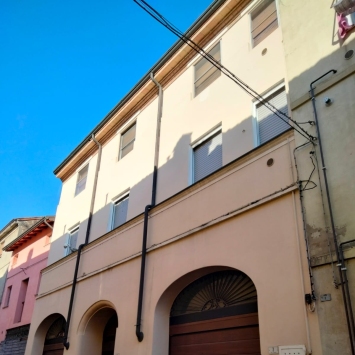 B43-177 - Busseto, palazzo con 3 unità abitative