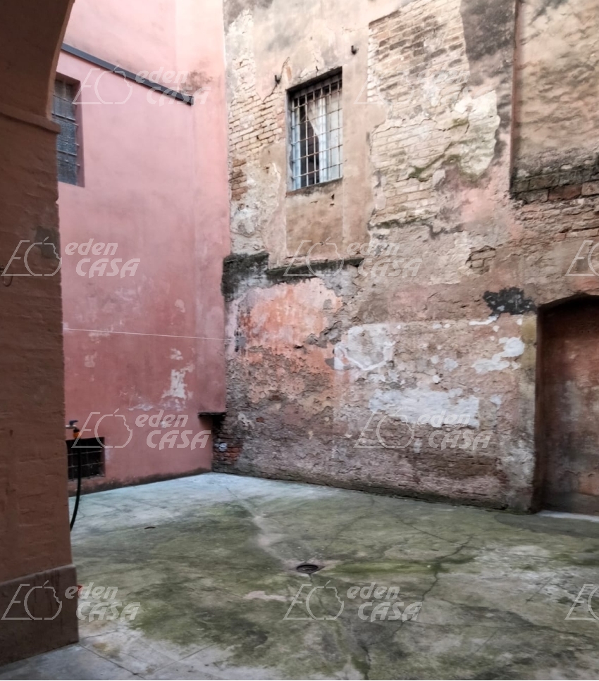 B43-177 - Busseto, palazzo con 3 unità abitative