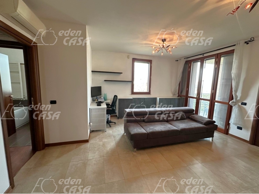 FU247 - APPARTAMENTO SU DUE LIVELLI