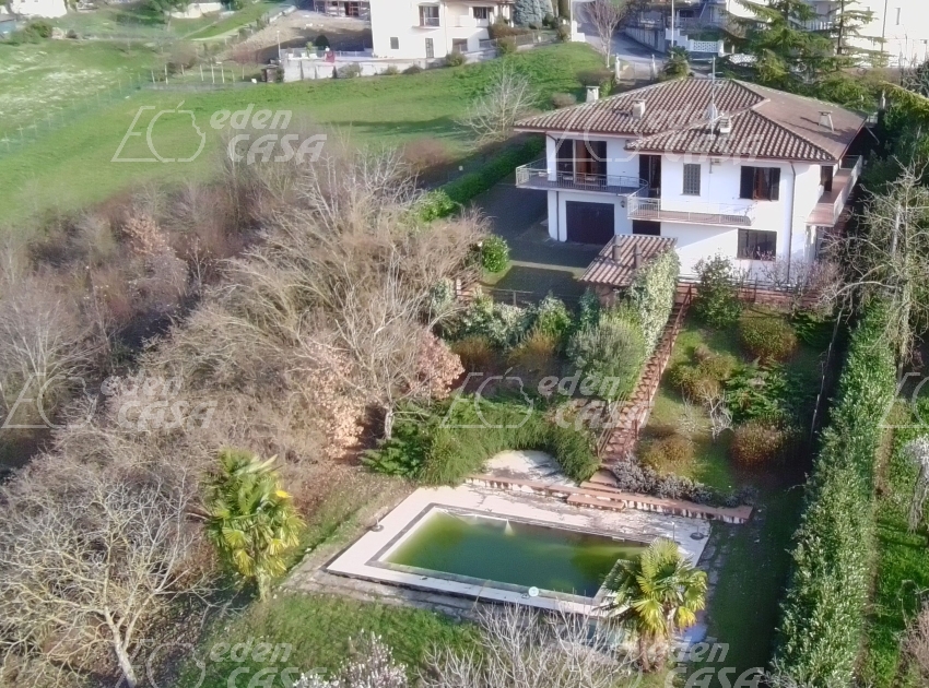 V43-183 - Vernasca, villa 4 camere