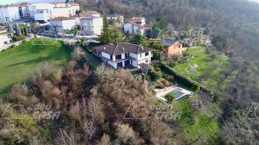 V43-183 - Vernasca, villa 4 camere