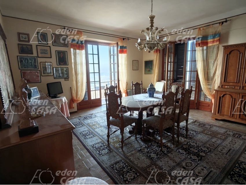 V43-183 - Vernasca, villa 4 camere