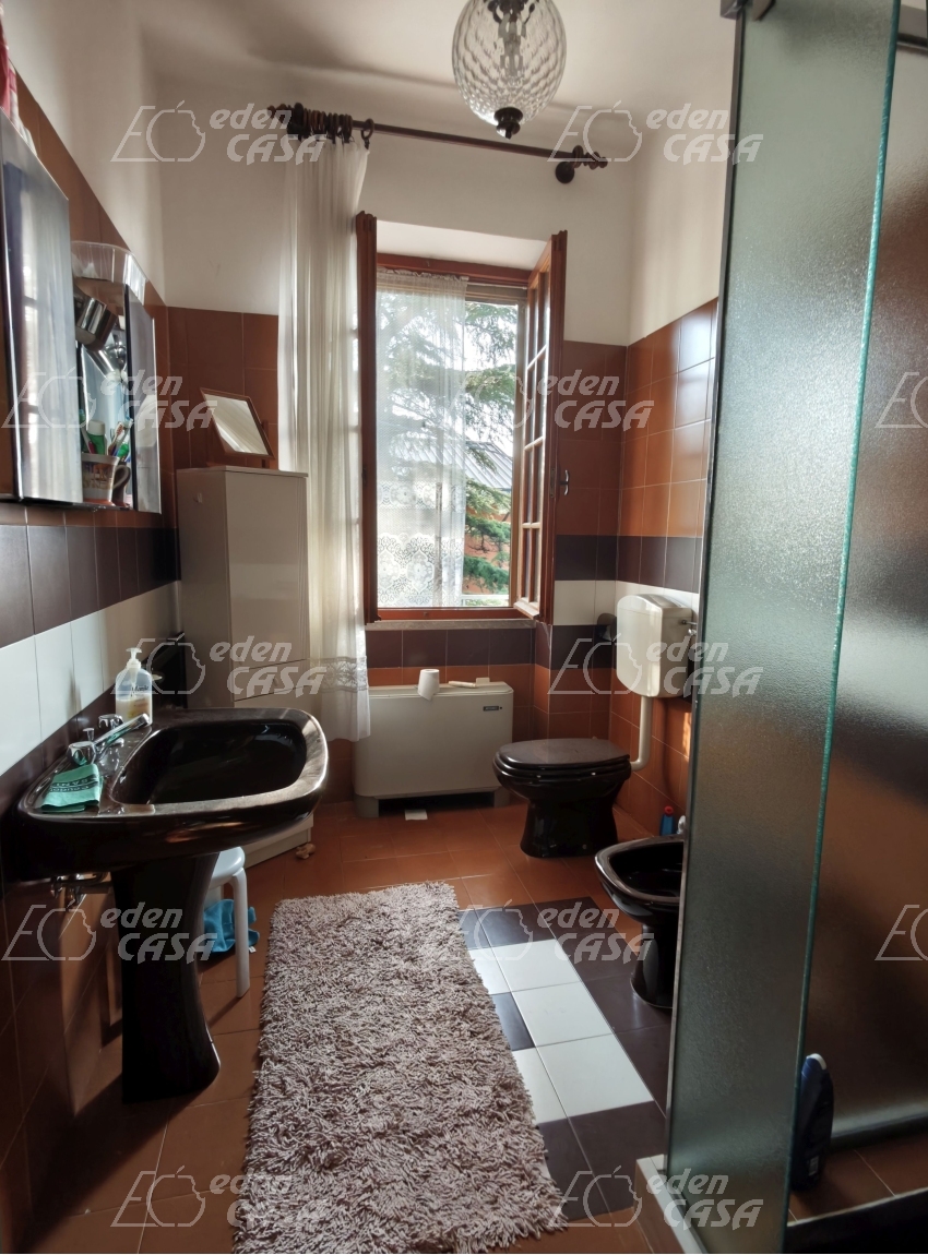 V43-183 - Vernasca, villa 4 camere
