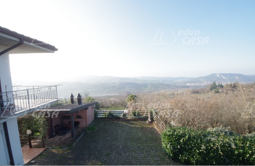 V43-183 - Vernasca, villa 4 camere