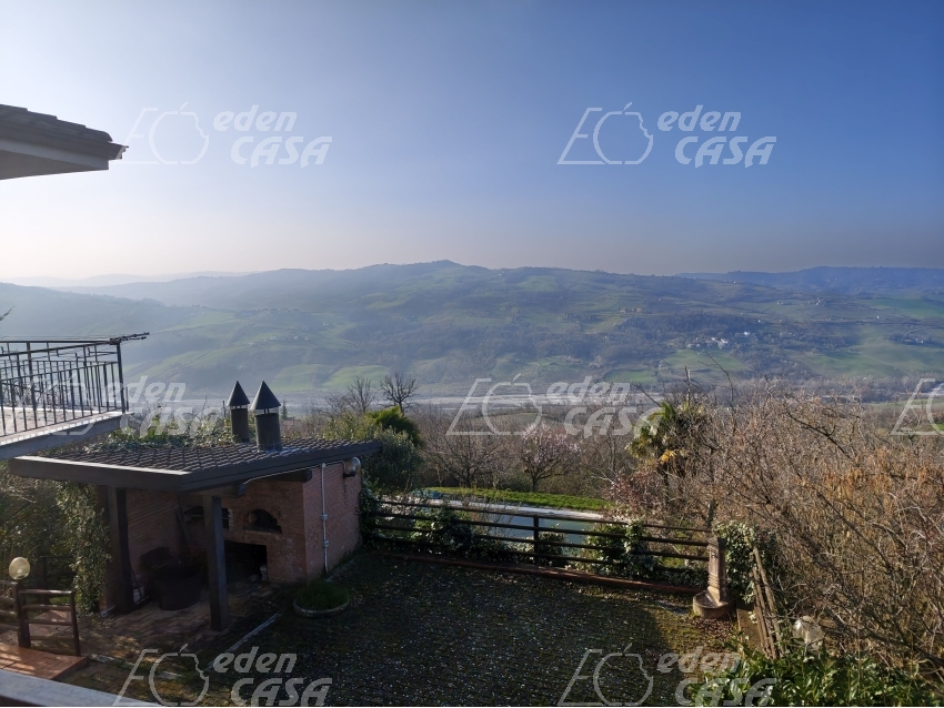 V43-183 - Vernasca, villa 4 camere