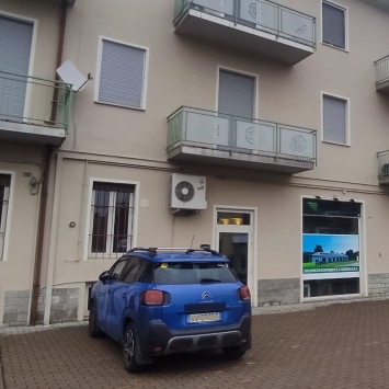 F62-189 - Fidenza, locale commerciale con sala esposizione