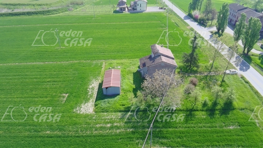 S30-195 - Soragna, casa di campagna 