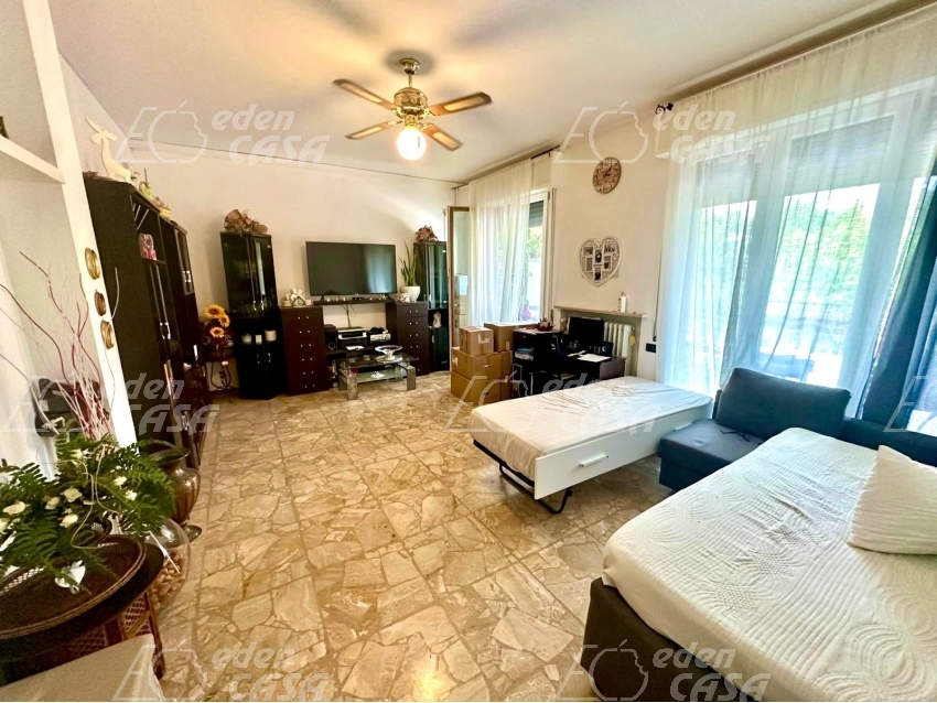 FU261 - 2 CAMERE CON TERRAZZO