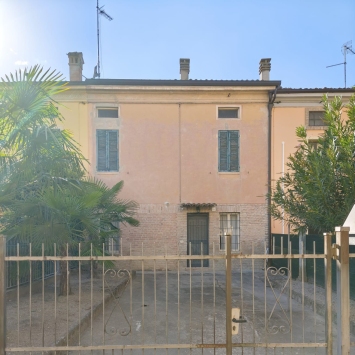 S21-199 - Soragna, terracielo 2 camere 