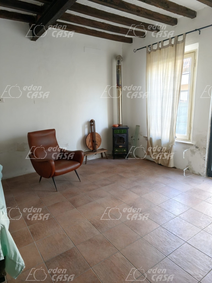 S21-199 - Soragna, terracielo 2 camere 