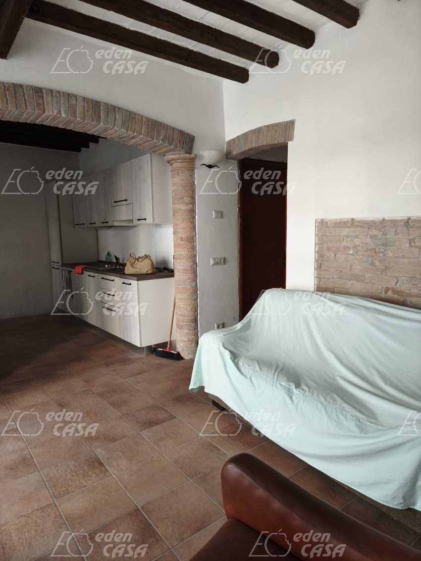 S21-199 - Soragna, terracielo 2 camere 