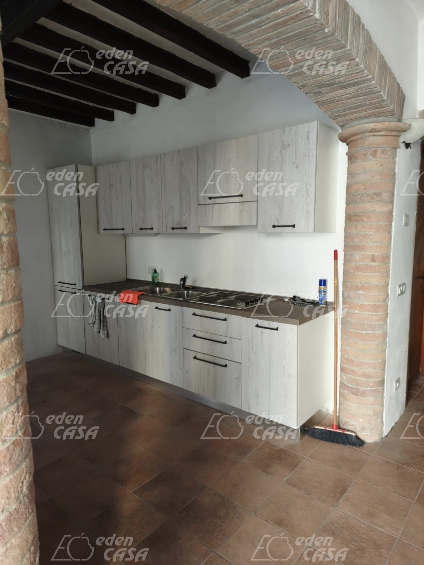 S21-199 - Soragna, terracielo 2 camere 