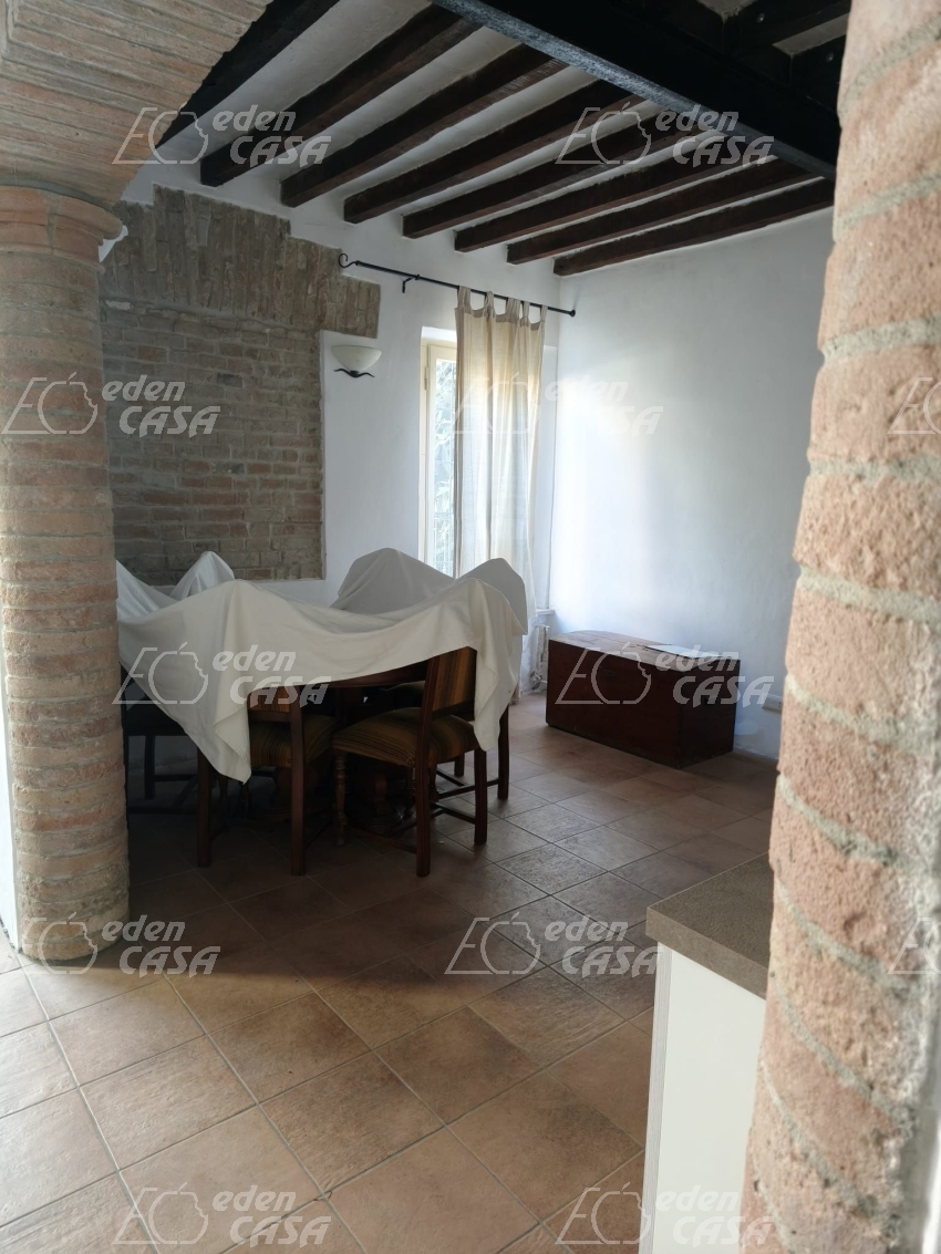 S21-199 - Soragna, terracielo 2 camere 