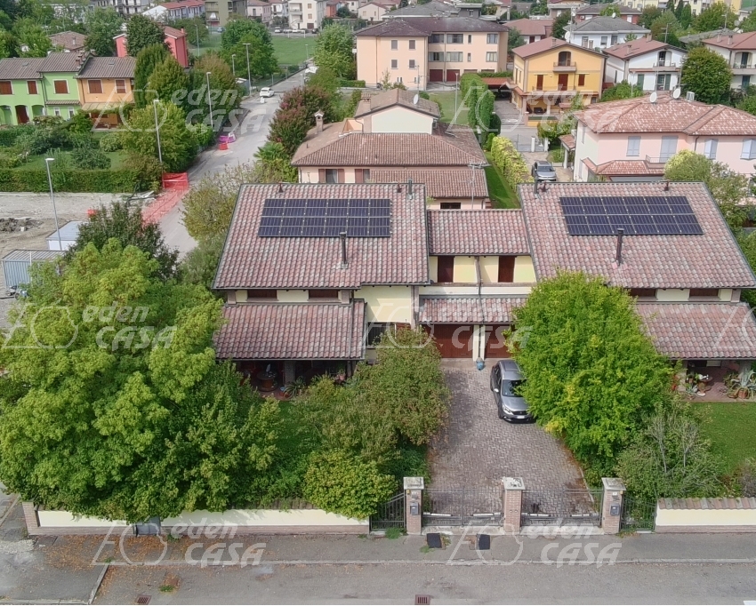 B33-202 - Busseto, villa bifamigliare