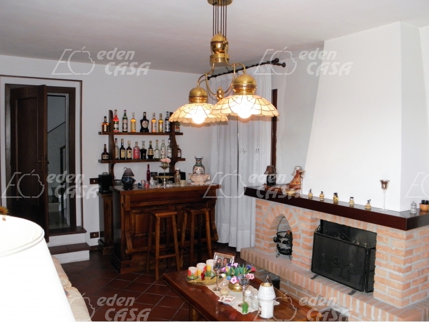 SGV02C - SORAGNA - rustico bifamiliare con terreno 