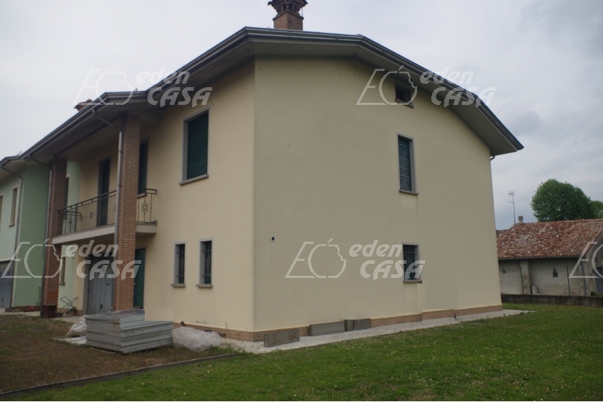 B22-010 - Roncole Verdi, villa bifamiliare
