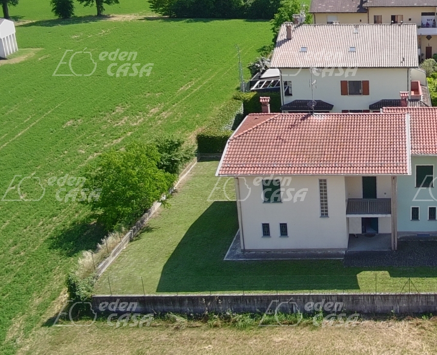 B22-010 - Roncole Verdi, villa bifamiliare