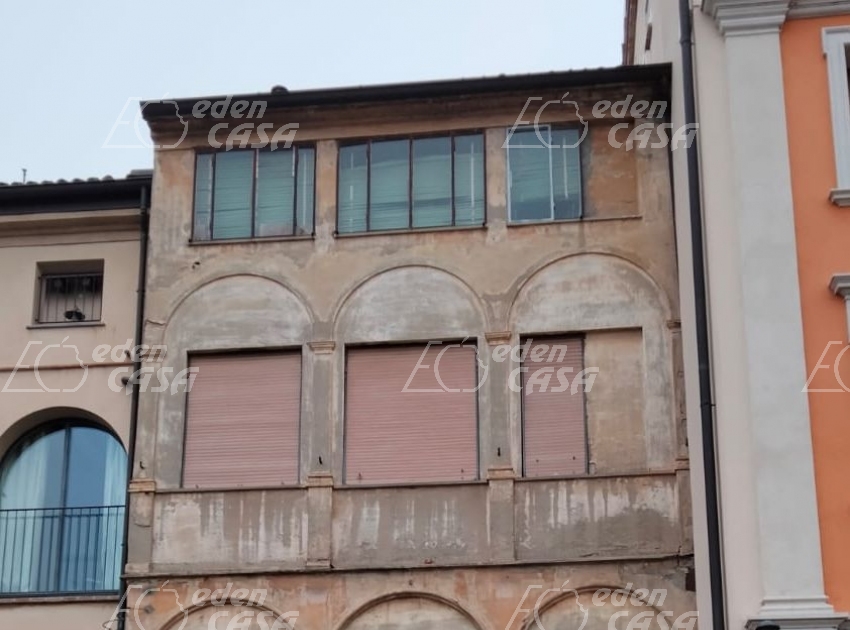 B30-042 - Busseto, terracielo da ristrutturare