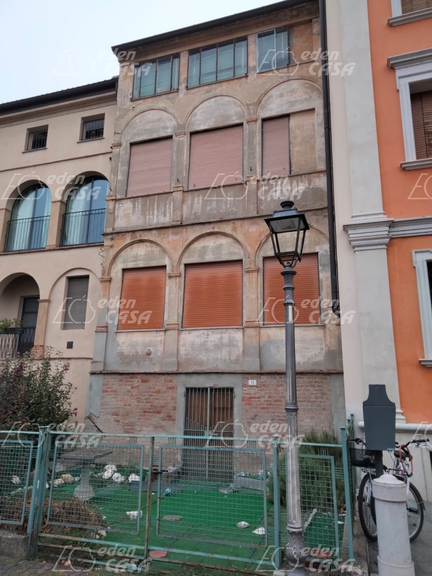 B30-042 - Busseto, terracielo da ristrutturare
