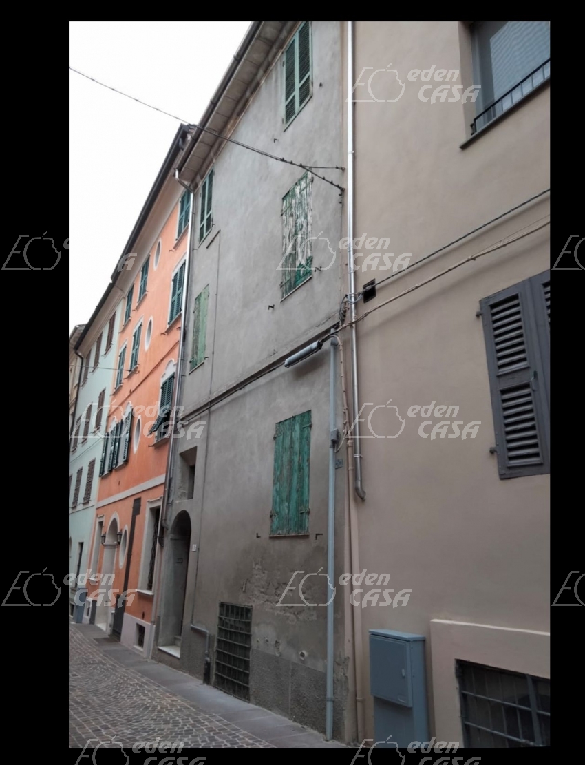 B30-042 - Busseto, terracielo da ristrutturare