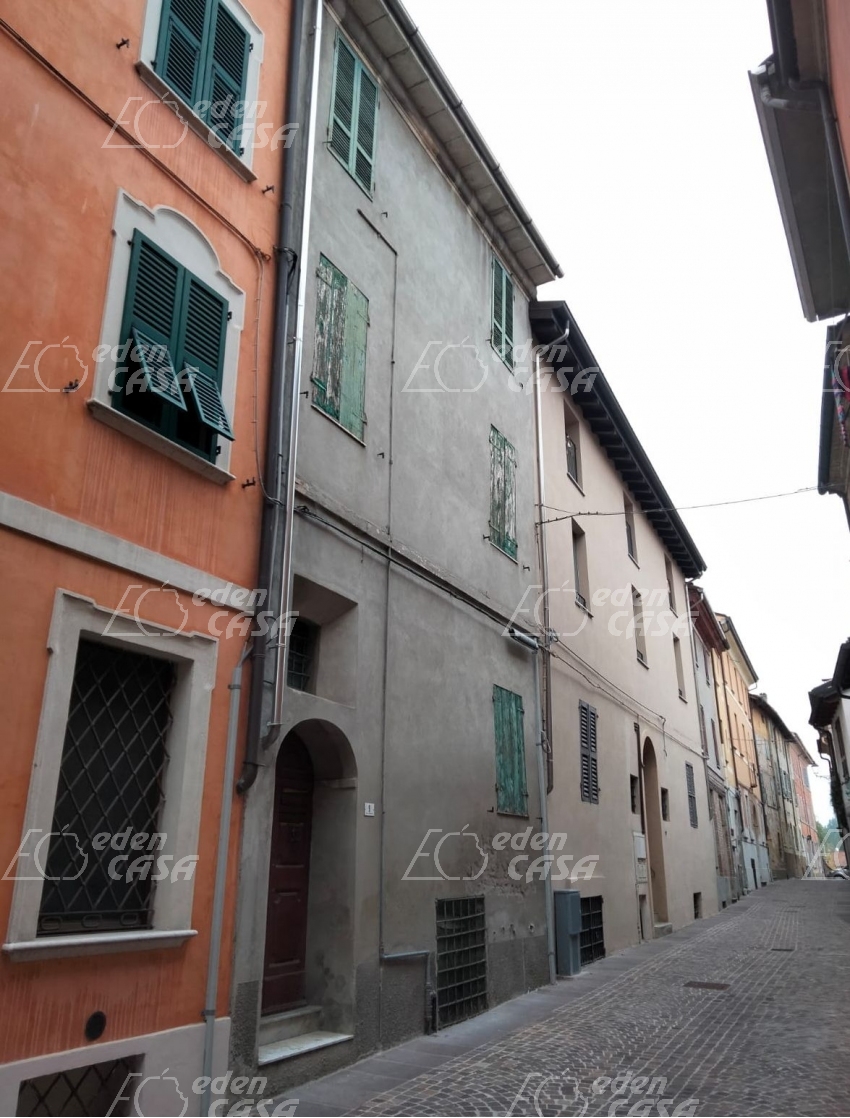 B30-042 - Busseto, terracielo da ristrutturare