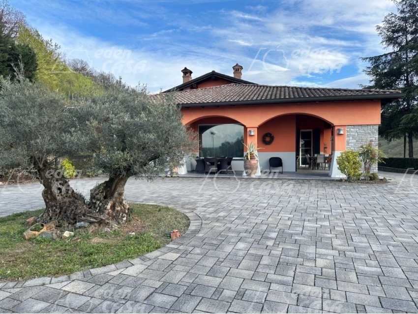 RV01J - Splendida villa a Riccò di Fornovo Taro