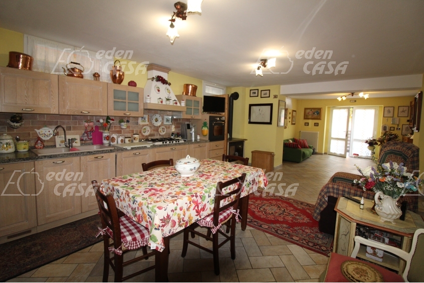 RV01J - Splendida villa a Riccò di Fornovo Taro