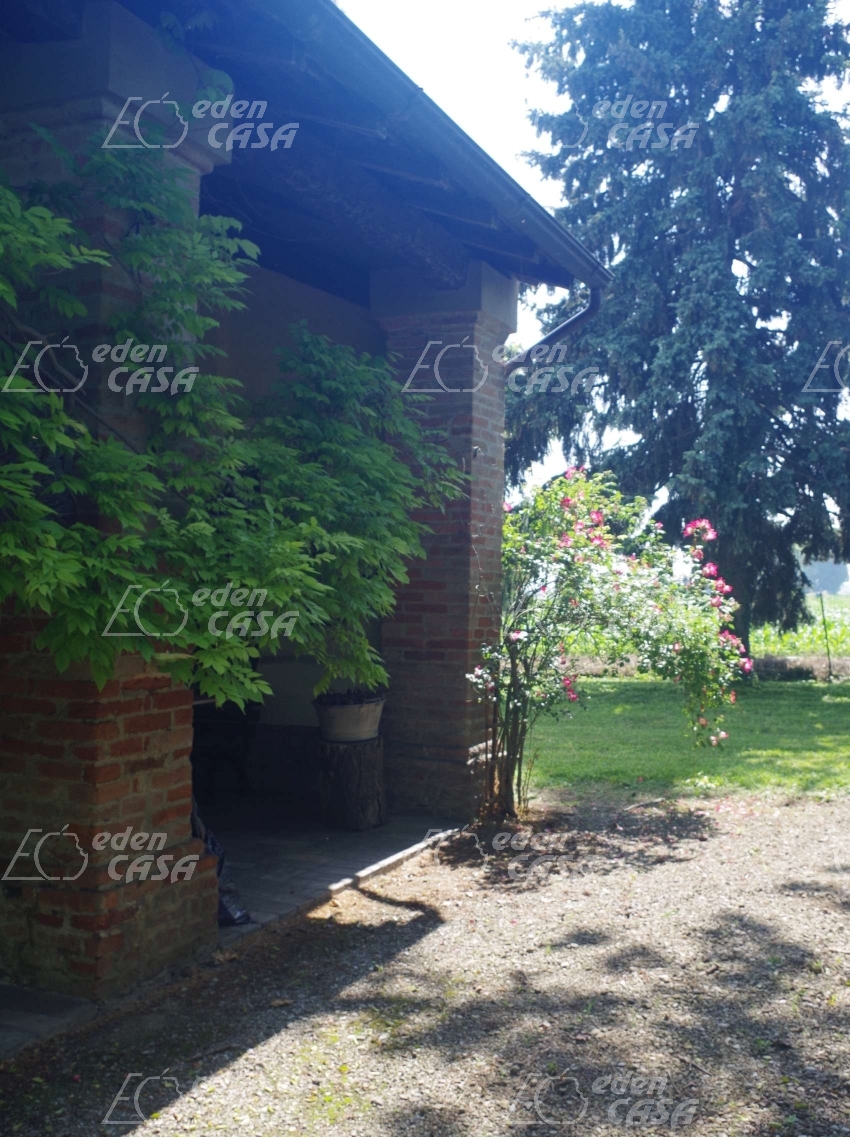 B23-066 - Bersano, villa con giardino