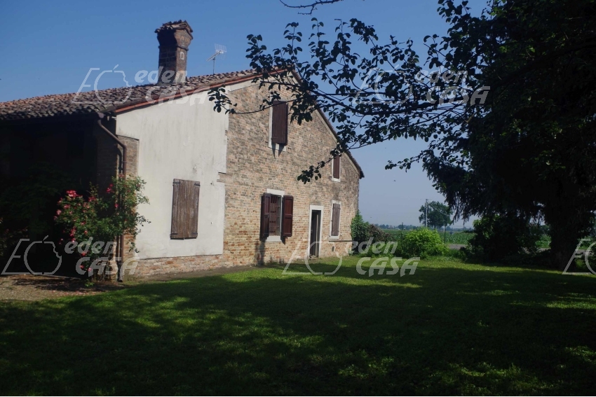 B23-066 - Bersano, villa con giardino