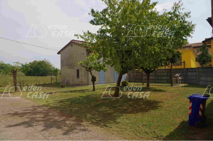 P31-109 - Polesine P.se, complesso 2 abitazioni e giardino