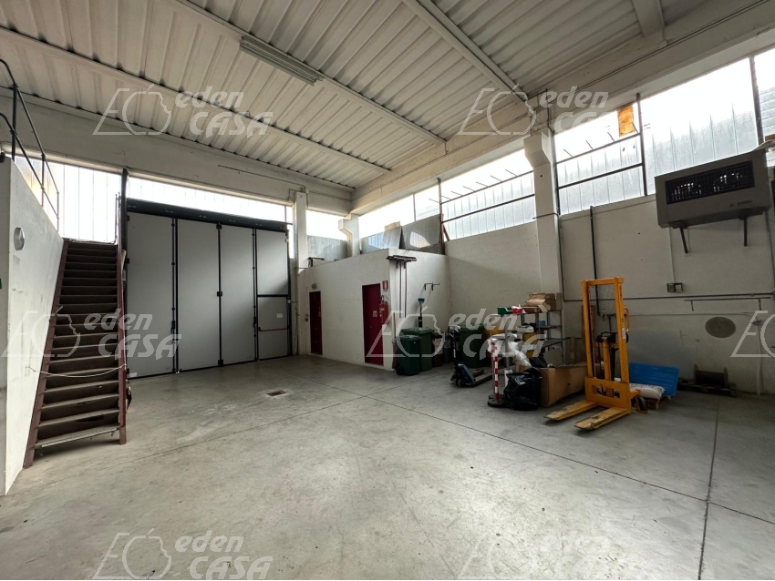 FC30 - Capannone commerciale con abitazione annessa 