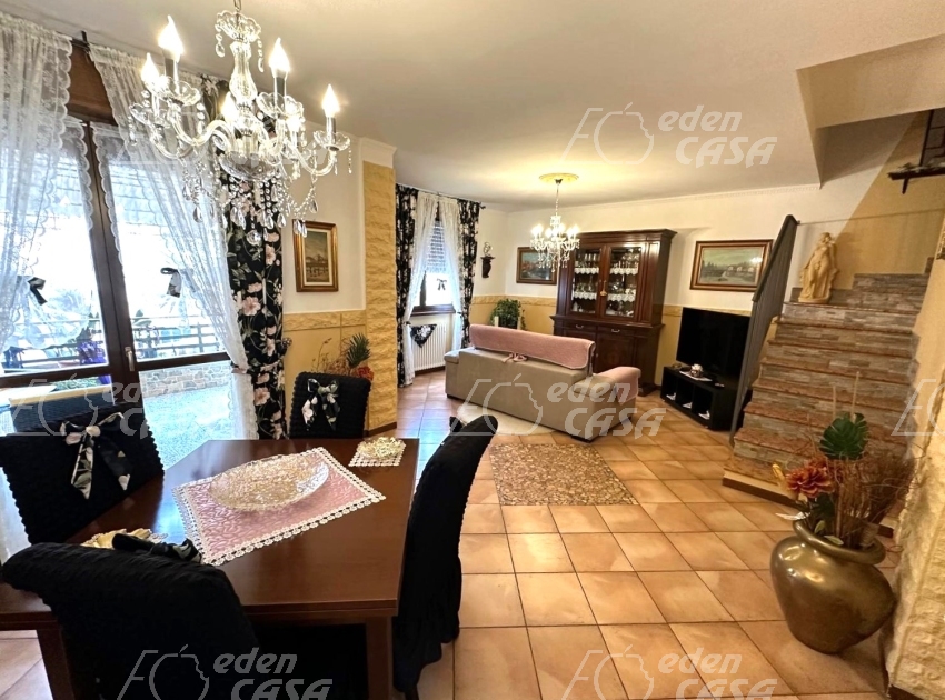 SVS67 - VILLA A SCHIERA