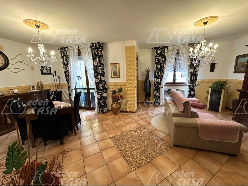 SVS67 - VILLA A SCHIERA
