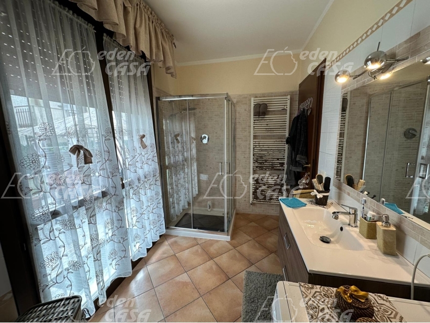 SVS67 - VILLA A SCHIERA