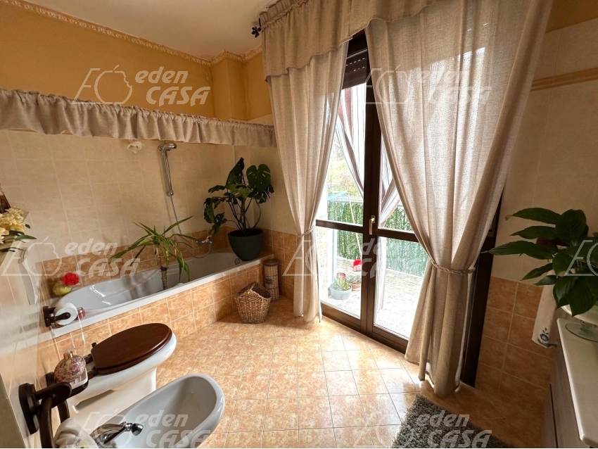 SVS67 - VILLA A SCHIERA