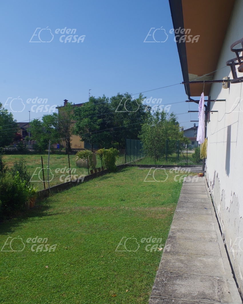 B33-156 - Busseto, bifamigliare 3 camere
