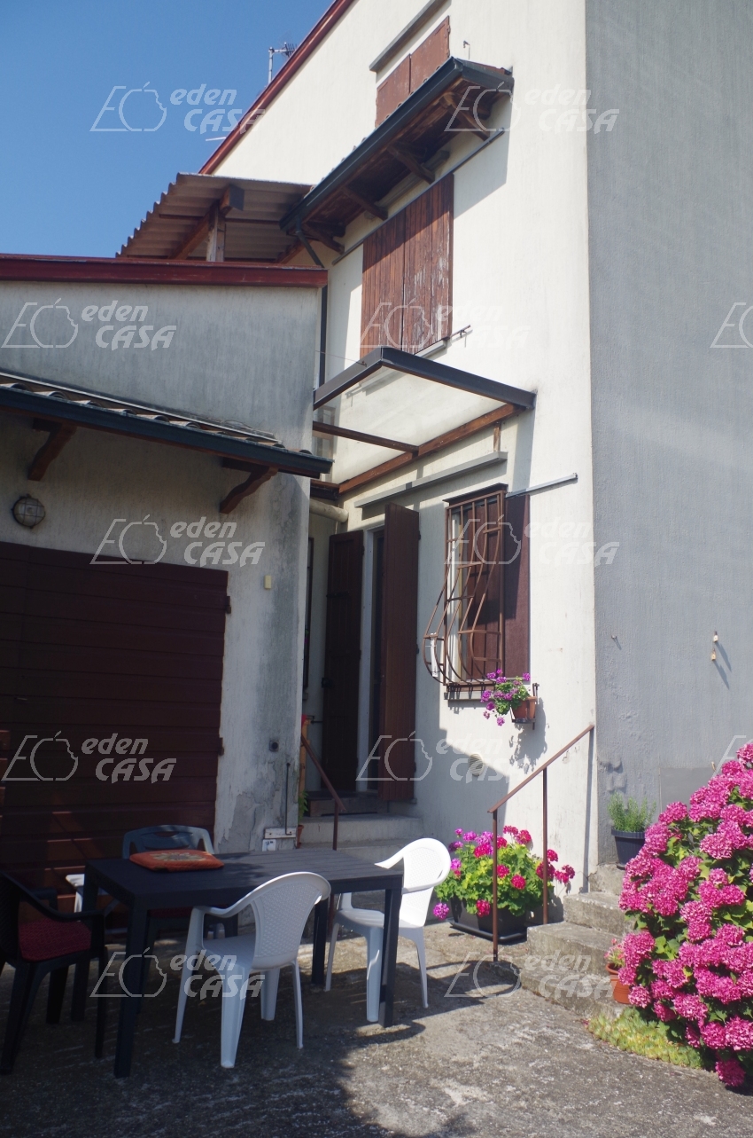 B33-156 - Busseto, bifamigliare 3 camere
