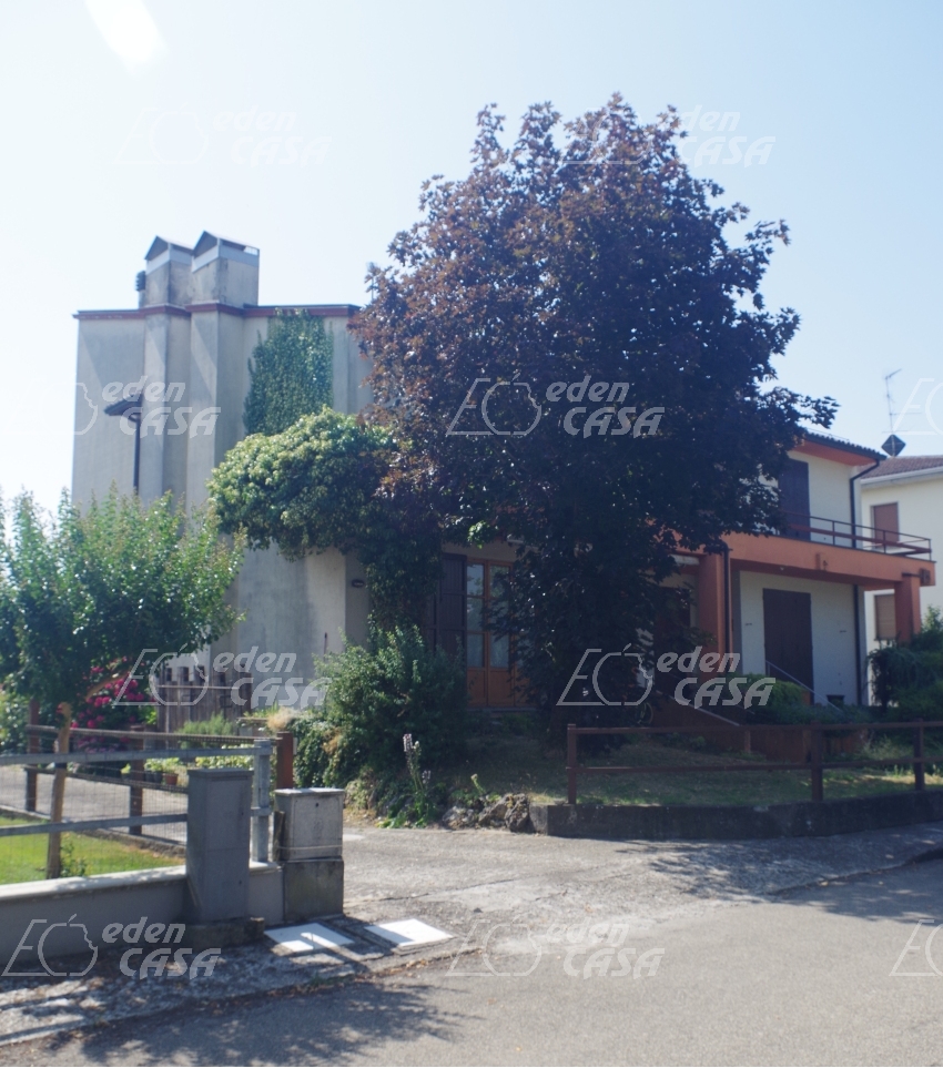 B33-156 - Busseto, bifamigliare 3 camere